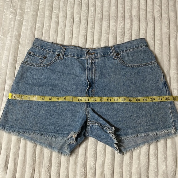 Levis 555 Guy’s Fit Vintage Short | Size 14 - Picture 12 of 12